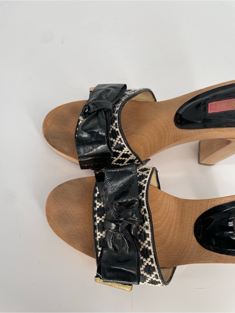 Vintage Betsey Johnson Wooden Heeled Mules With Patent Bow Detail 5” Heel - Picture 5 of 16